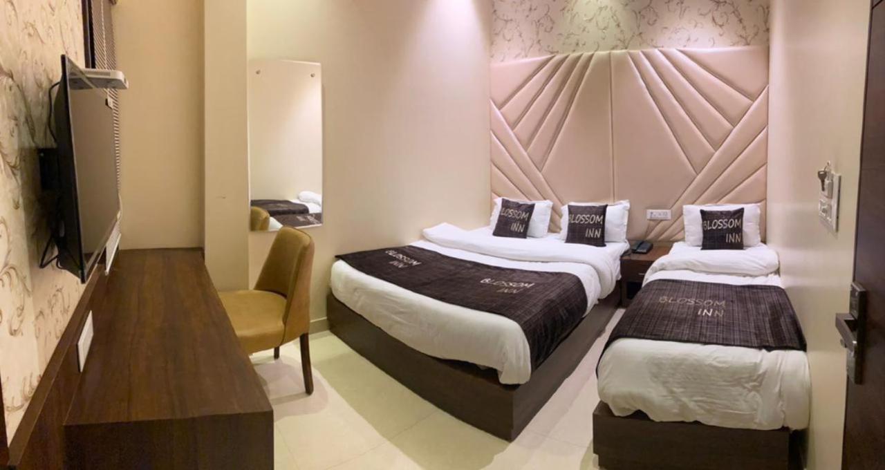 Hotel Blossom Inn Amritszár Kültér fotó