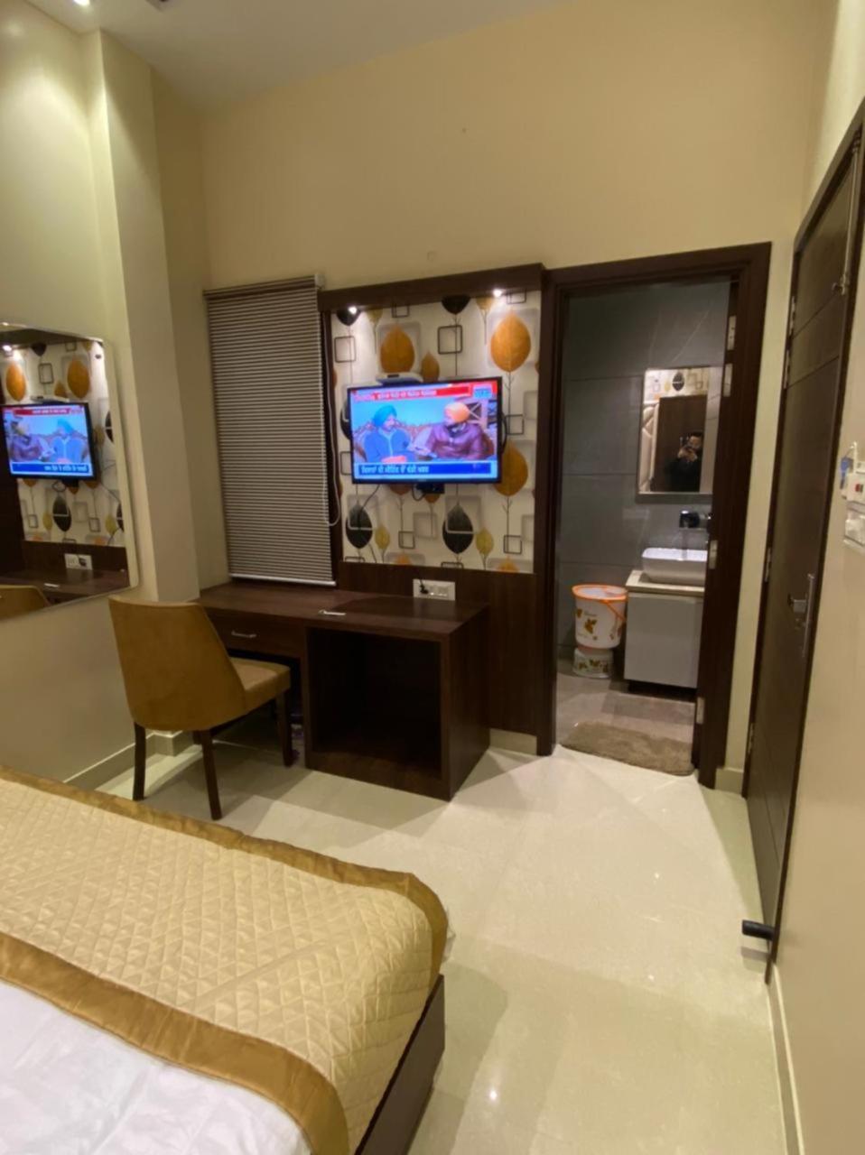 Hotel Blossom Inn Amritszár Kültér fotó
