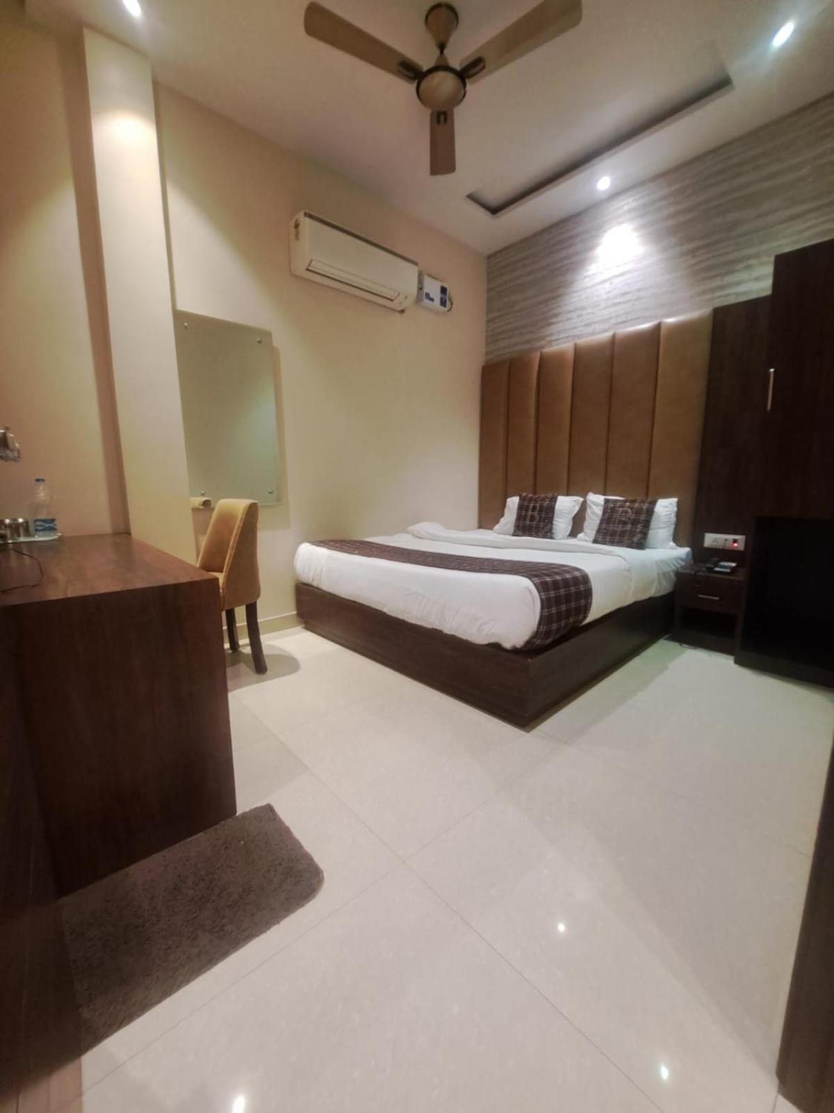 Hotel Blossom Inn Amritszár Kültér fotó