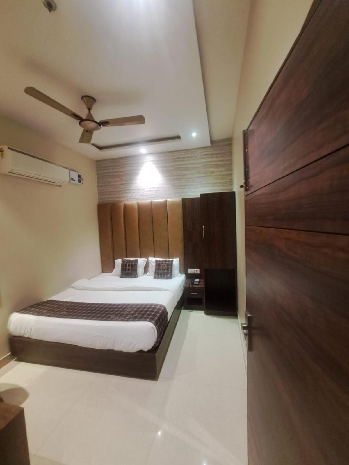 Hotel Blossom Inn Amritszár Kültér fotó