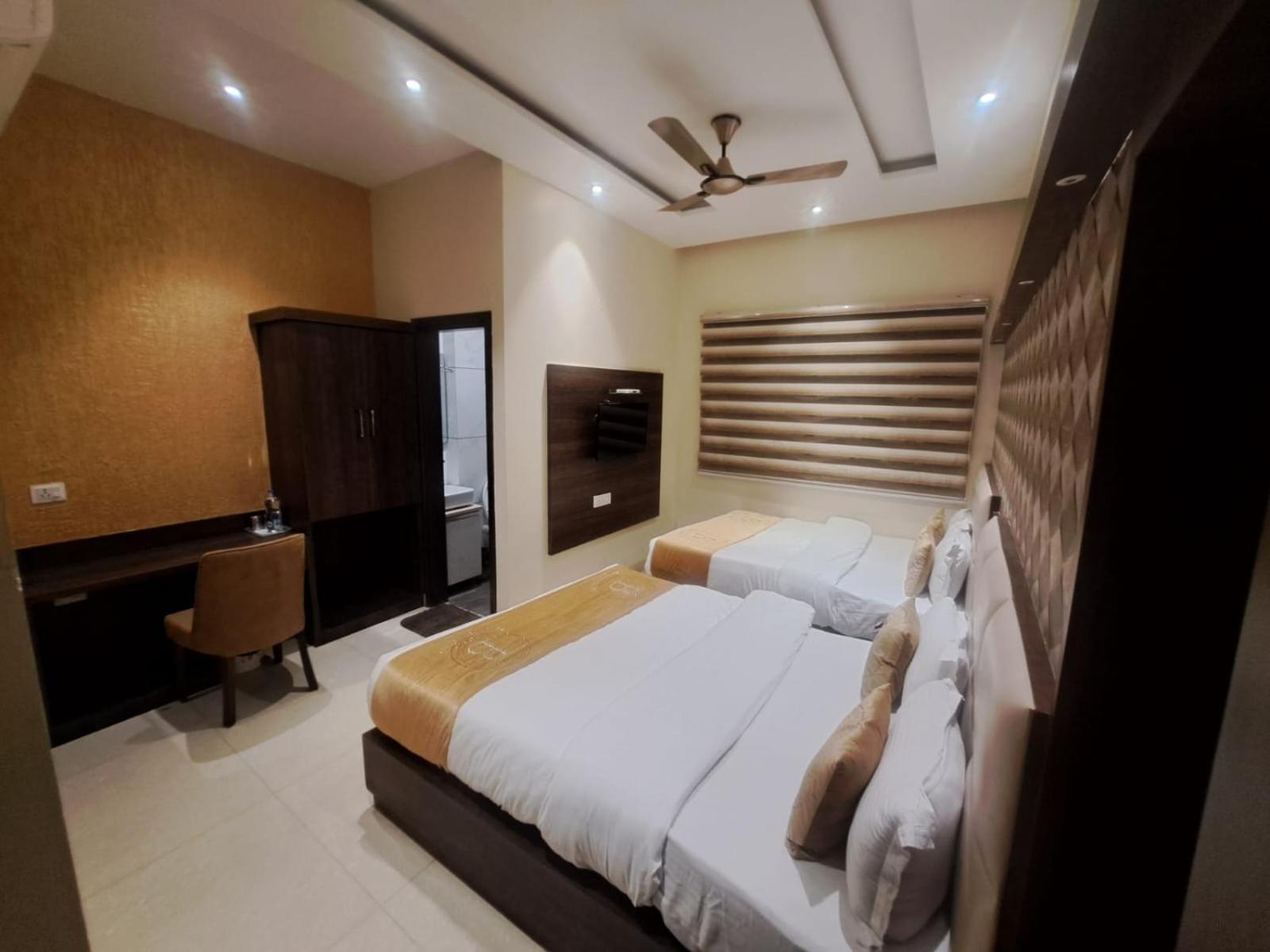 Hotel Blossom Inn Amritszár Kültér fotó
